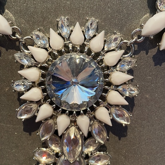 STATEMENT necklace - Picture 2 of 4